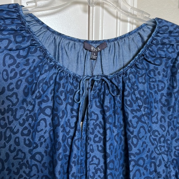 NYDJ pheasant leopard print chambray top - Picture 3 of 6